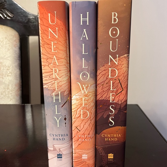 FairyLoot 🧚🏻‍♀️ Exclusive Edition - Unearthly, Hallowed, Boundless 🪽 - Picture 2 of 12